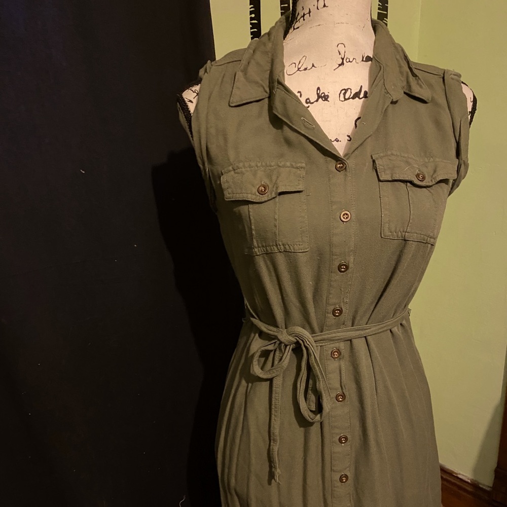 Sleeveless dress